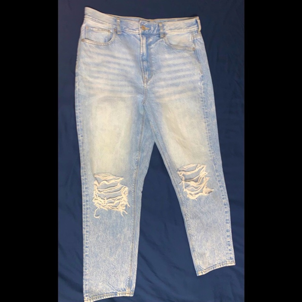American Eagle mom jean